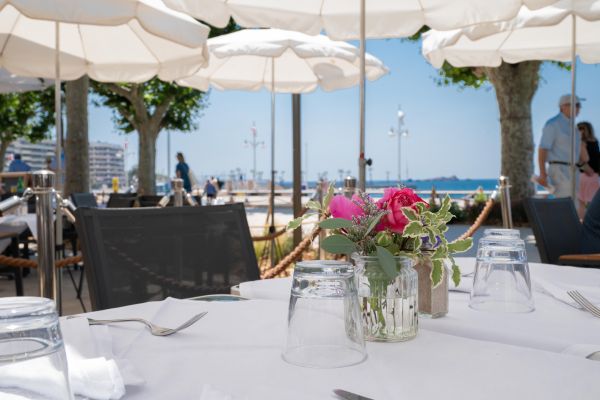 Coffret Repas gourmand tout inclus face à la mer