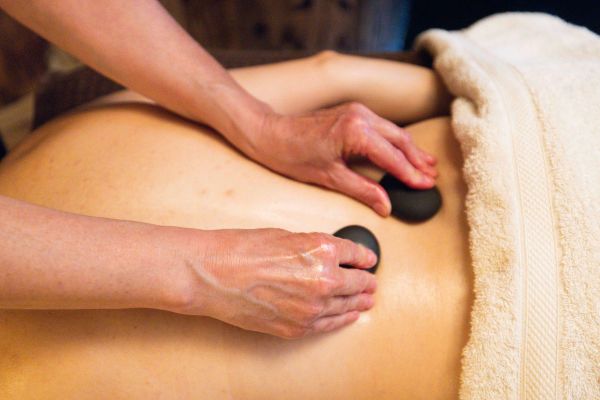 Massage bien-être Pierres Chaudes