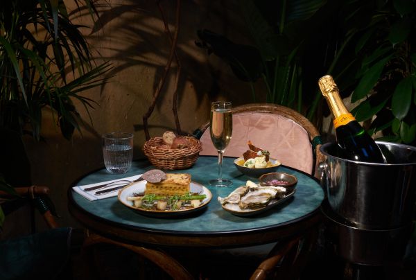 Rendez-vous Gourmand: Plaisirs à Deux avec bouteille de Champagne