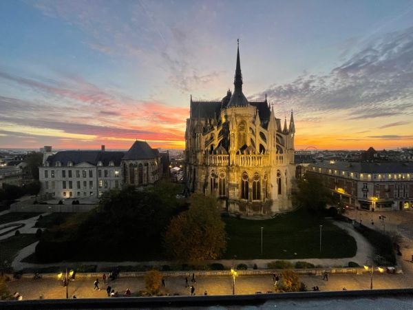 Tutoyer les étoiles au pied de la cathédrale de Reims avec déjeuner bistronomique